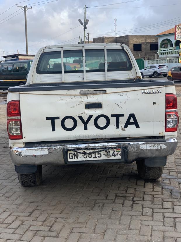 Toyota Hilux 2012 White