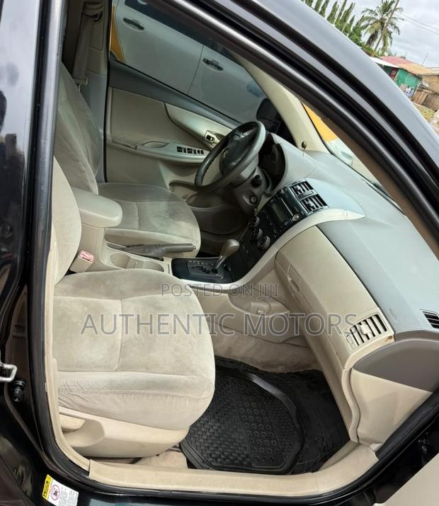 Toyota Corolla 2010 Black