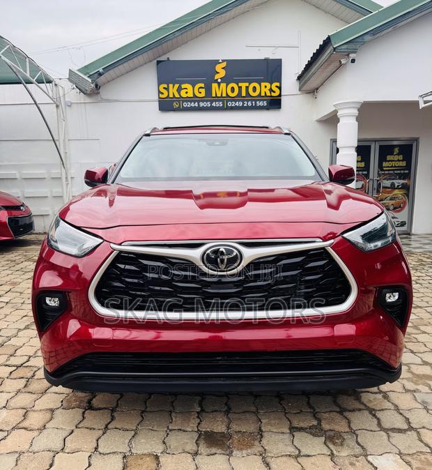 Toyota Highlander XLE 2021 Red