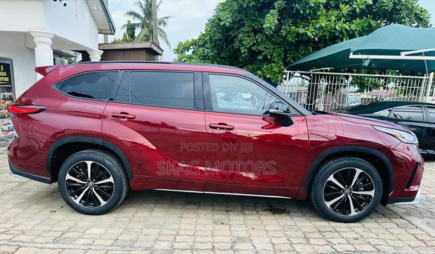 Toyota Highlander XSE 2022 Burgundy
