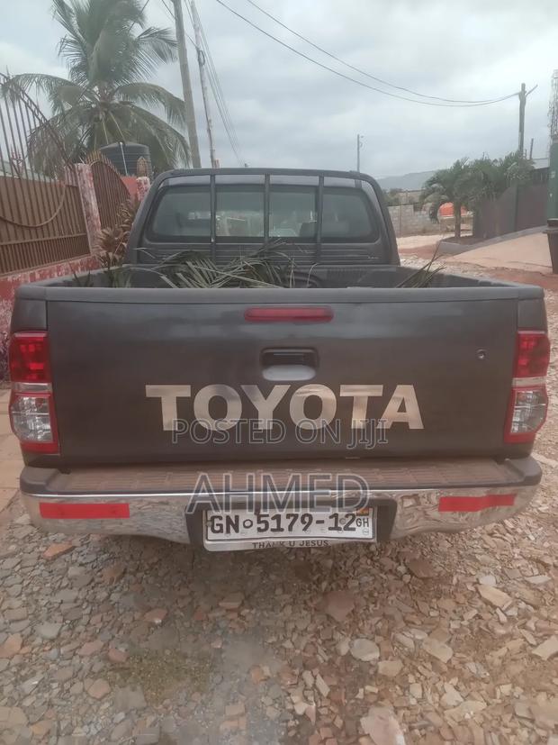 Toyota Hilux WORKMATE 4x4 2013 Gray