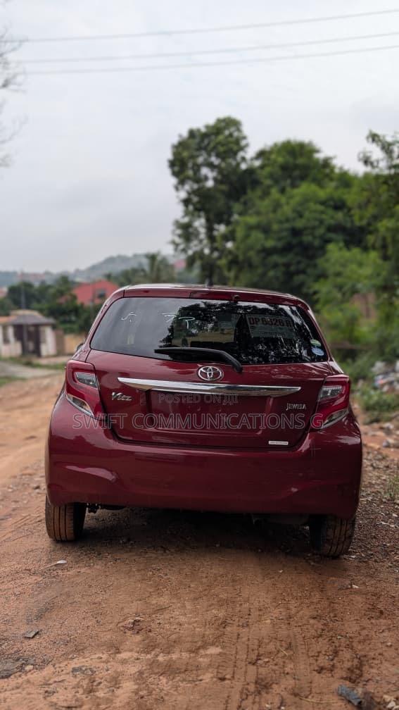 Toyota Vitz 1.5 FWD 5dr 2015 Maroon