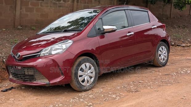 Toyota Vitz 1.5 FWD 5dr 2015 Maroon