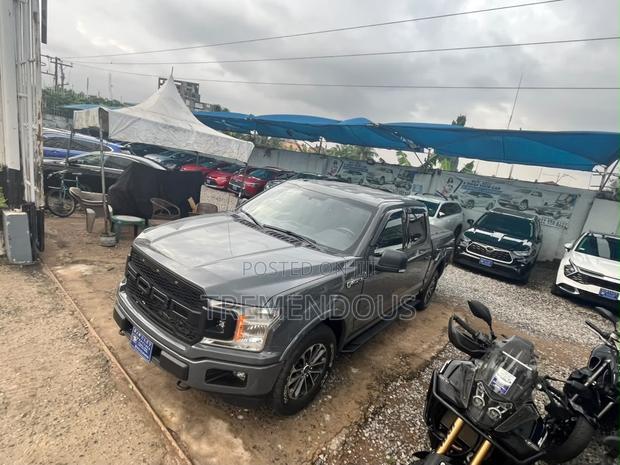 Ford F-150 Lariat 4x2 SuperCrew Cab Styleside 5.5 ft. box 145 in. WB