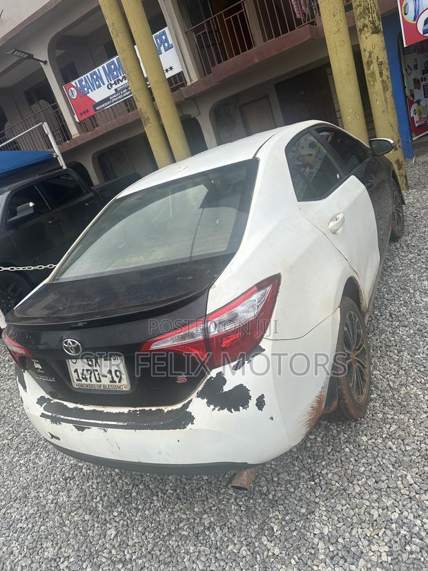 Toyota Corolla S 4dr Sedan (1.8L 4cyl CVT) 2015 White