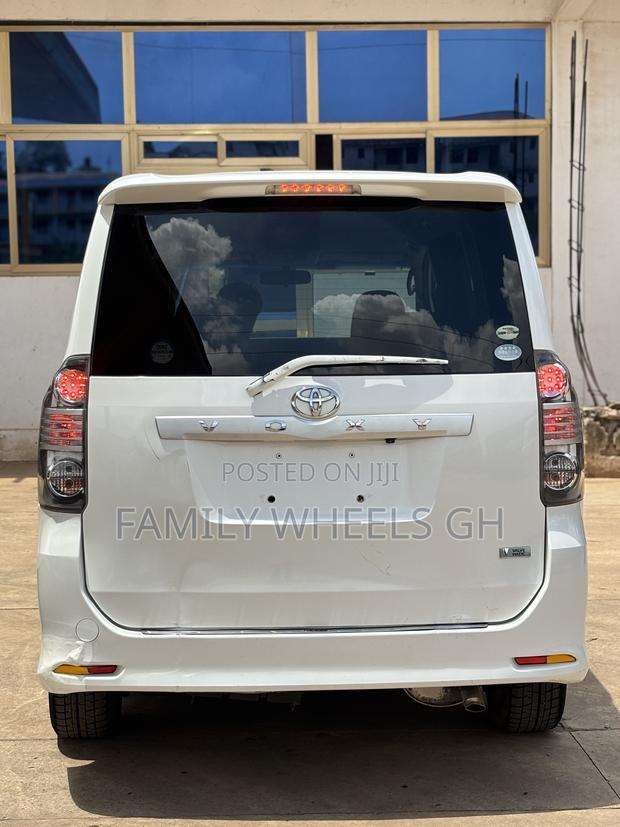 Toyota Voxy 2012 White
