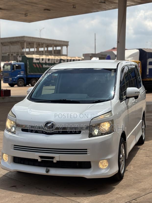 Toyota Voxy 2012 White