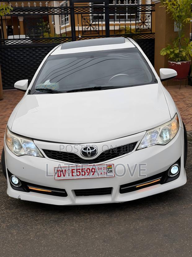 Toyota Camry SE 4dr Sedan (2.5L 4cyl 6A) 2013 White