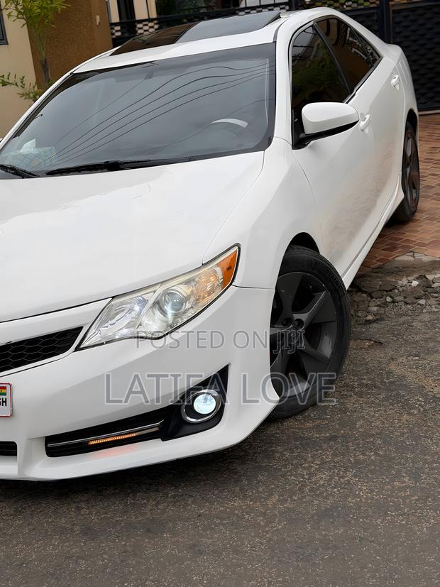 Toyota Camry SE 4dr Sedan (2.5L 4cyl 6A) 2013 White