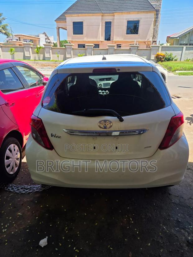 Toyota Vitz 1.5 FWD 5dr 2013 White