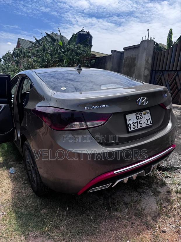 Hyundai Elantra GLS Sedan FWD (1.8L 4cyl 6M) 2013 Gray