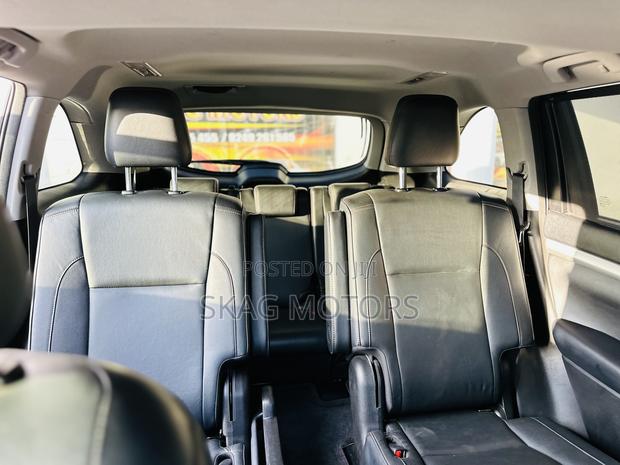 Toyota Highlander XLE 4x4 V6 (3.5L 6cyl 8A) 2018 Burgundy