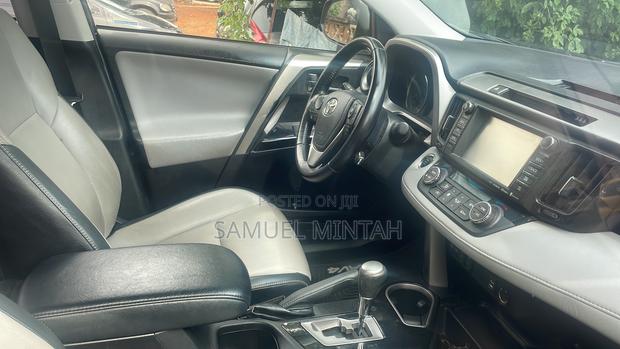 Toyota RAV4 Limited 4dr SUV AWD (2.5L 4cyl 6A) 2018 Gray