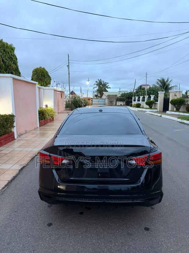 Nissan Altima 2.5 SV 2022 Black