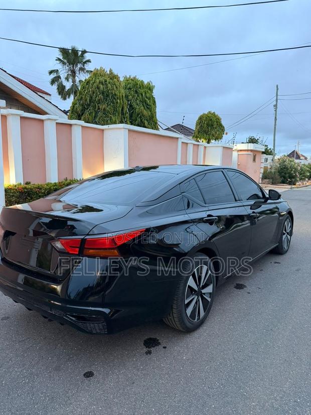 Nissan Altima 2.5 SV 2022 Black