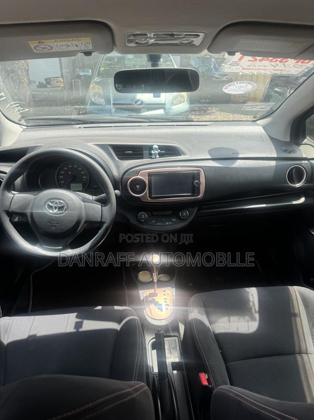 Toyota Vitz 1.3 FWD 5dr 2013 Black