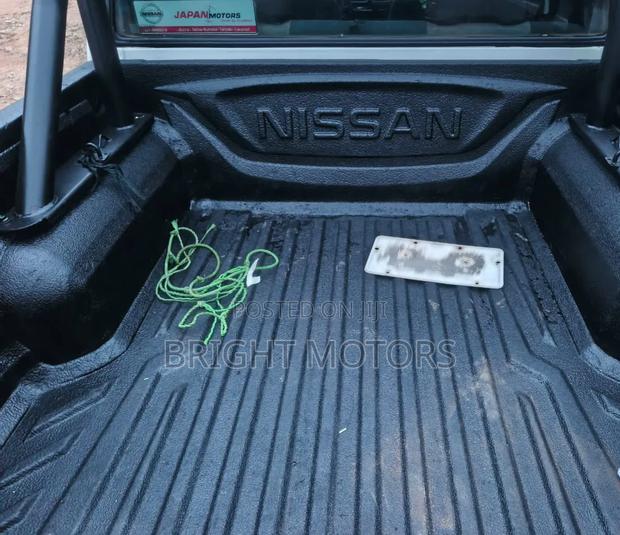Nissan Hardbody 2011 White