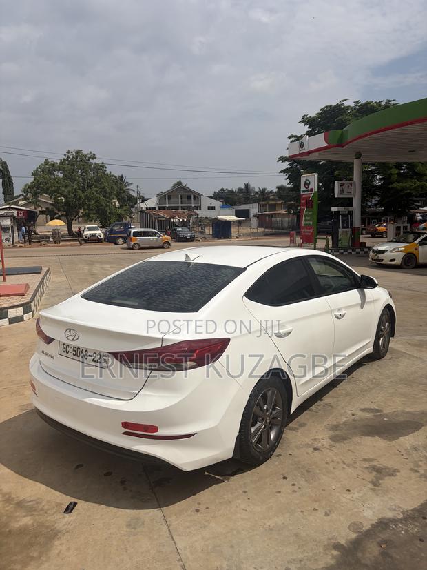 Hyundai Elantra 2017 White