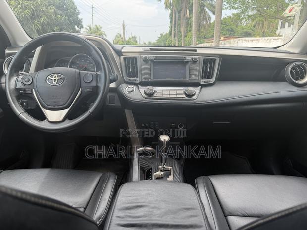 Toyota RAV4 Limited 4dr SUV (2.5L 4cyl 6A) 2015 Silver