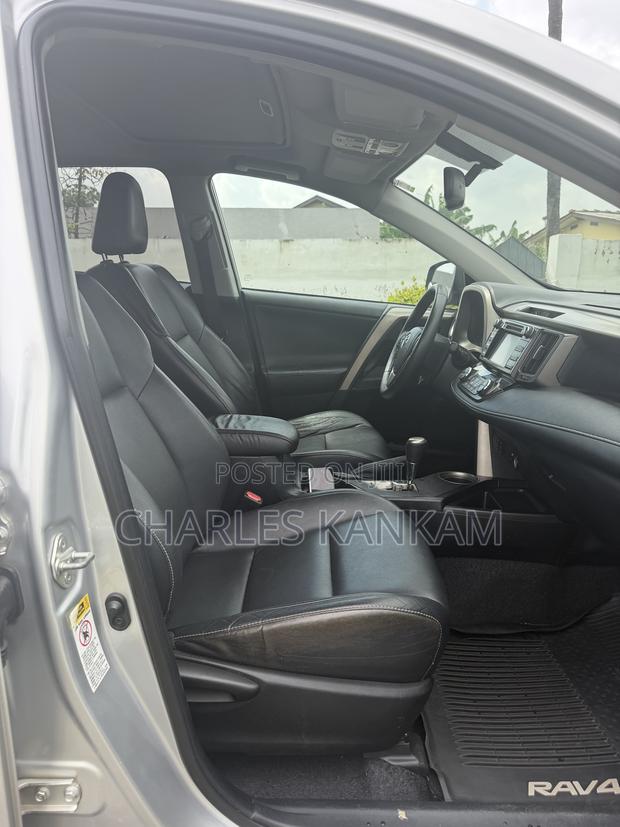 Toyota RAV4 Limited 4dr SUV (2.5L 4cyl 6A) 2015 Silver