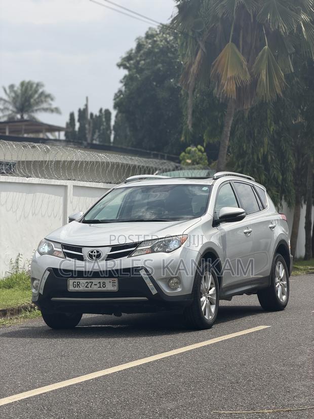 Toyota RAV4 Limited 4dr SUV (2.5L 4cyl 6A) 2015 Silver