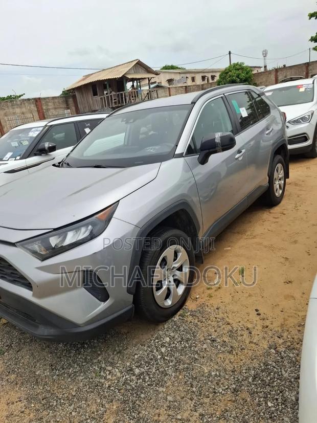Toyota RAV4 2021 Silver