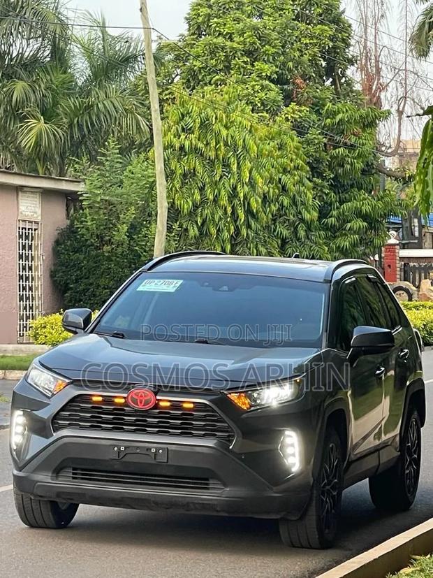 Toyota RAV4 2022 Gray