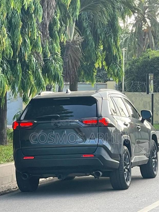Toyota RAV4 2022 Gray