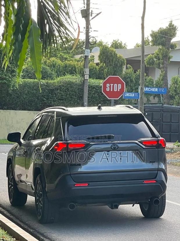 Toyota RAV4 2022 Gray