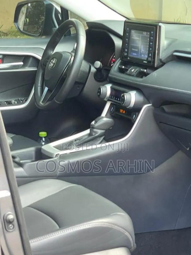 Toyota RAV4 2022 Gray