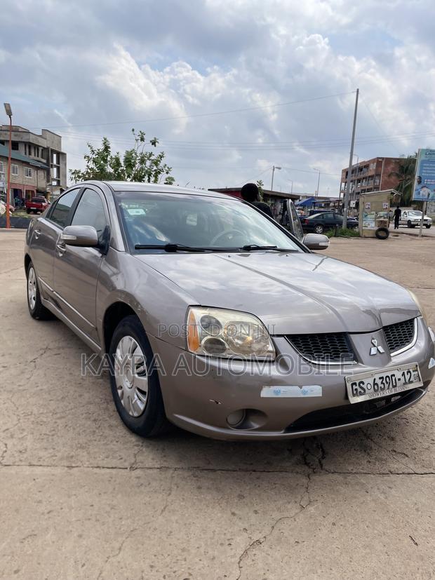 Mitsubishi Galant 2010 Brown