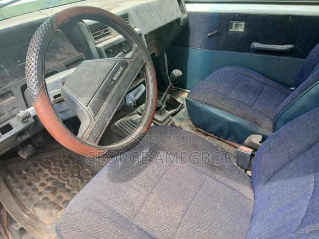 Nissan Hardbody 1989 White