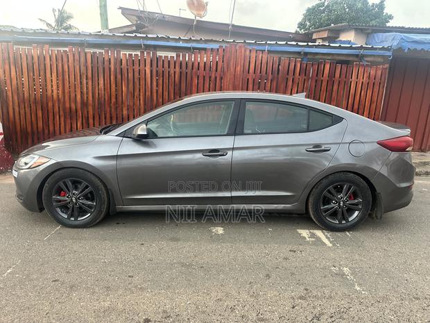 Hyundai Elantra Limited Sedan FWD (2.0L 4cyl 6A) 2017 Gray