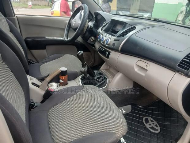 Mitsubishi L200 Club Cab 2.5 180hp 4WD 2009 Black