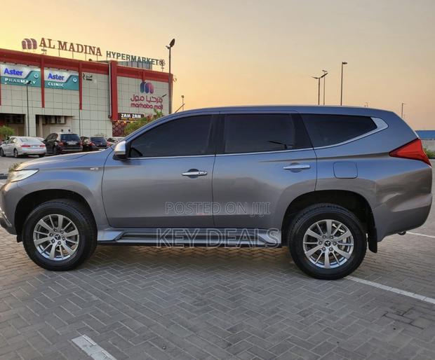 Mitsubishi Montero Sport 2018 Gray
