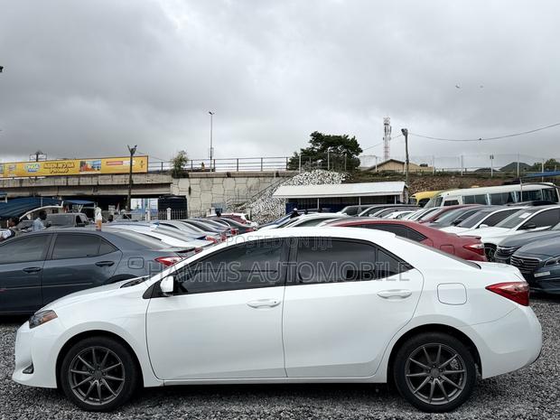 Toyota Corolla LE Eco (1.8L 4cyl 2A) 2018 White