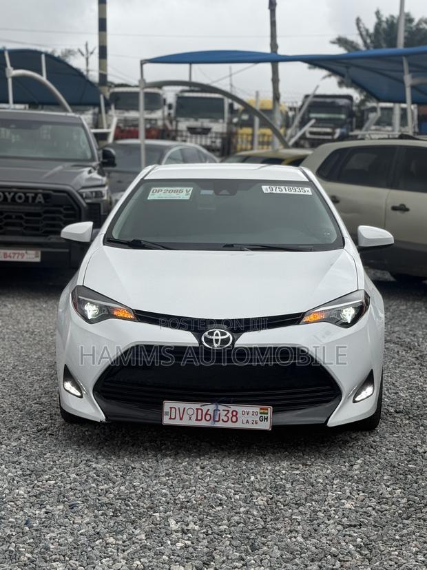 Toyota Corolla LE Eco (1.8L 4cyl 2A) 2018 White