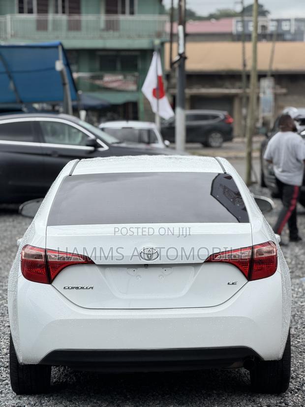 Toyota Corolla LE Eco (1.8L 4cyl 2A) 2018 White