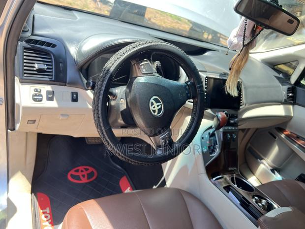 Toyota Venza V6 2010 Silver