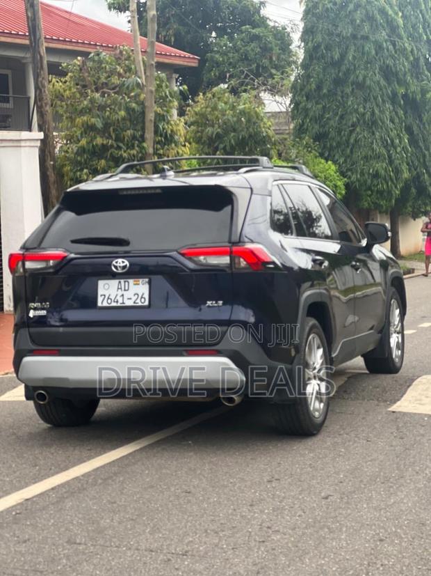 Toyota RAV4 XLE AWD 2023 Blue