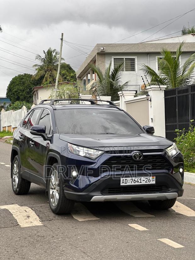 Toyota RAV4 XLE AWD 2023 Blue