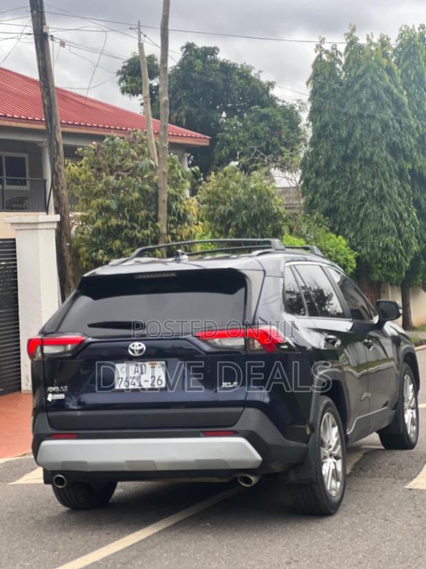 Toyota RAV4 XLE AWD 2023 Blue