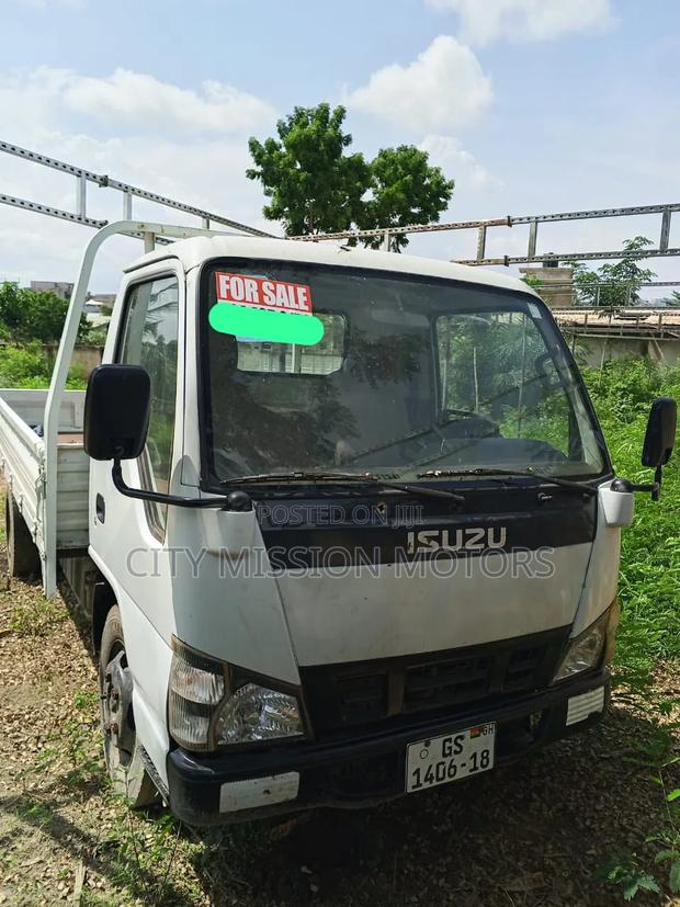 Isuzu ELF Truck 2018 White