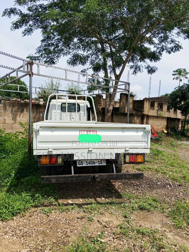 Isuzu ELF Truck 2018 White