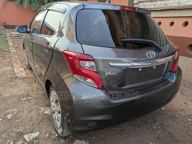 Toyota Vitz 2015 Gray