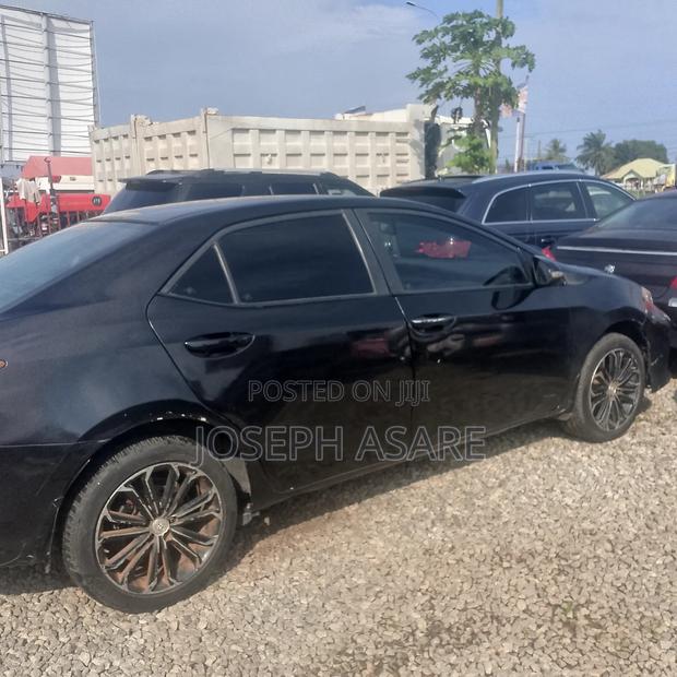 Toyota Corolla 2015 Black
