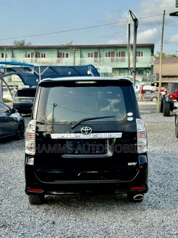 Toyota Voxy 2012 Black