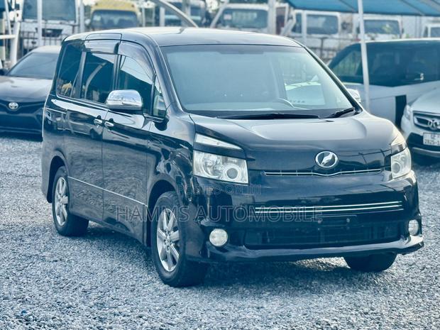 Toyota Voxy 2012 Black