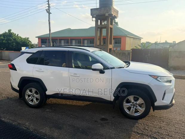 Toyota RAV4 2023 White