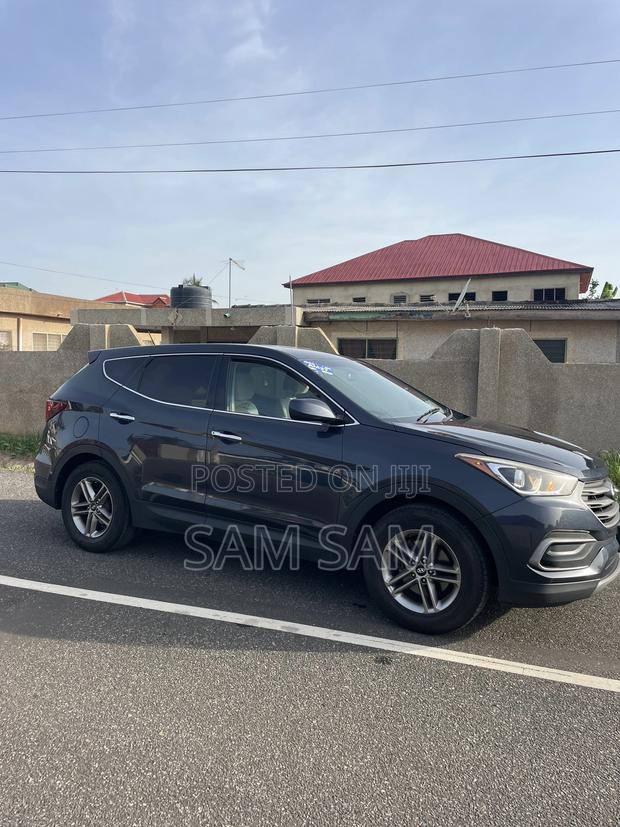 Hyundai Santa Fe SE AWD 2018 Gray